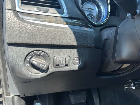 Used 2014 Chrysler 300 C w/ Beats Audio Group RWD image 18