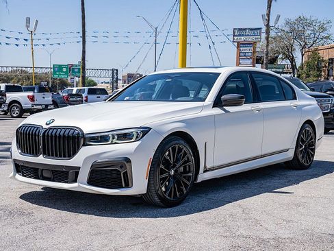 Used 2020 BMW 750i xDrive w/ Executive Package image 9