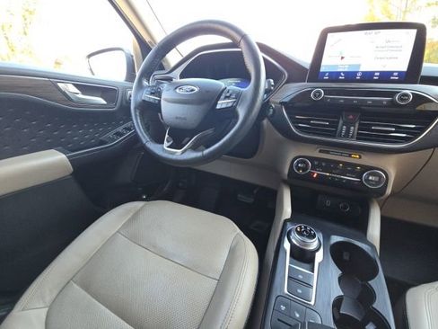 Used 2020 Ford Escape Titanium image 30