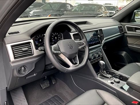 Used 2023 Volkswagen Atlas Cross Sport SEL image 18