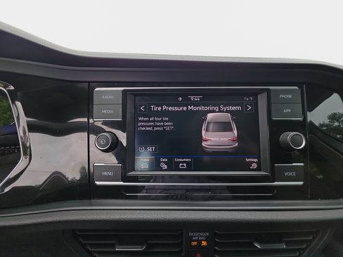Used 2023 Volkswagen Jetta SE w/ Panoramic Sunroof Package FWD image 23