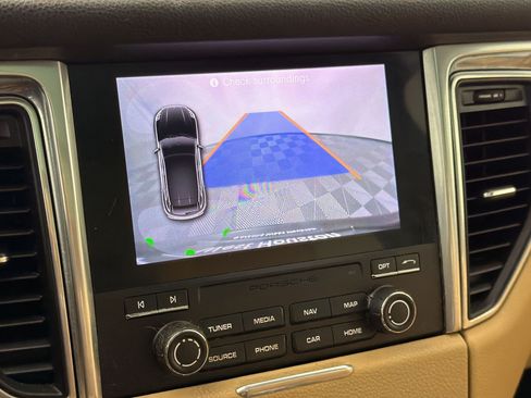 Used 2018 Porsche Macan AWD/4WD image 20