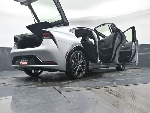 Used 2025 Toyota Prius XLE image 50