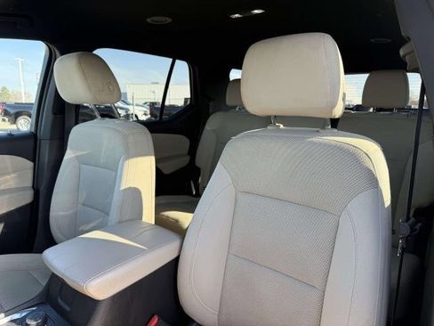 Used 2023 Chevrolet Traverse LS w/ Safety Package image 11