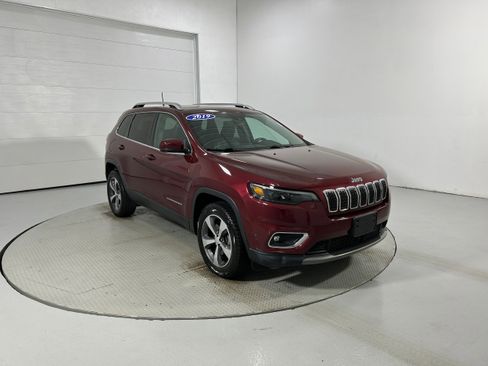 Used 2019 Jeep Cherokee Limited w/ Luxury Group AWD/4WD image 2