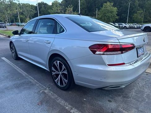 Used 2021 Volkswagen Passat 2.0T SE FWD image 10