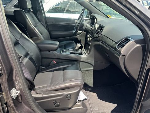 Used 2020 Jeep Grand Cherokee Limited AWD/4WD image 29