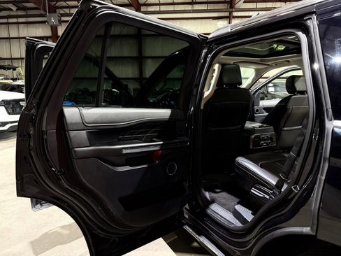 Used 2019 Ford Expedition Platinum RWD image 17