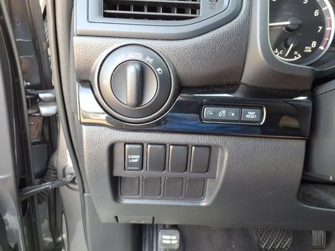 Certified 2022 Nissan Titan SV RWD image 7
