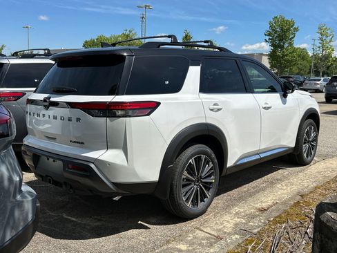 New 2026 Nissan Pathfinder Platinum FWD image 4