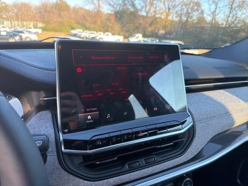 Used 2024 Jeep Compass Latitude image 5