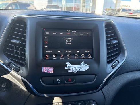 Used 2020 Jeep Cherokee Latitude Plus image 8