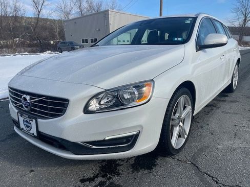 Used 2016 Volvo V60 T5 Premier image 1