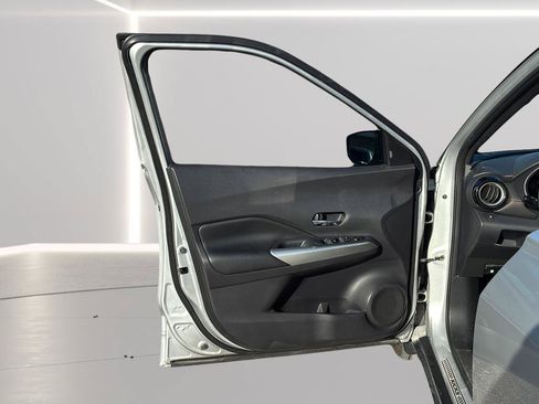 Used 2019 Nissan Kicks SR w/ SR Premium Package FWD image 11