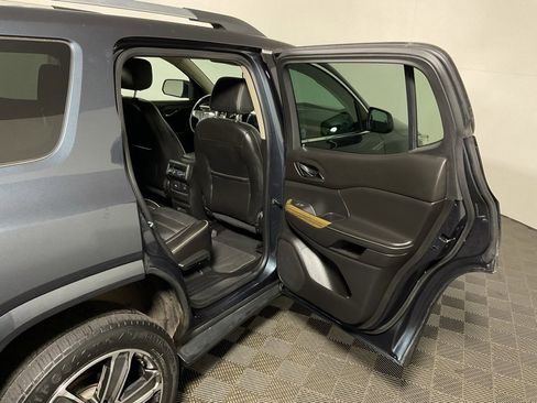 Used 2019 GMC Acadia Denali image 31