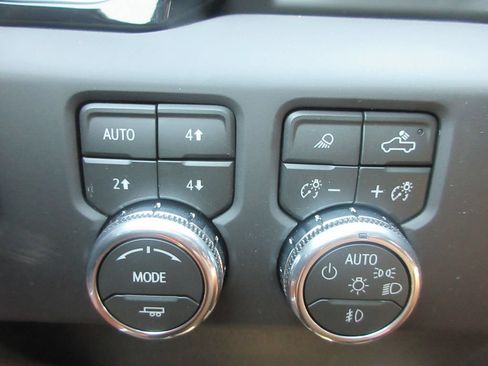 New 2026 GMC Sierra 3500 Denali Ultimate AWD/4WD image 17