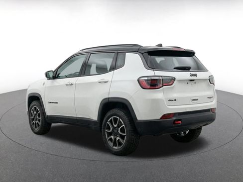 Used 2025 Jeep Compass Trailhawk AWD/4WD image 6