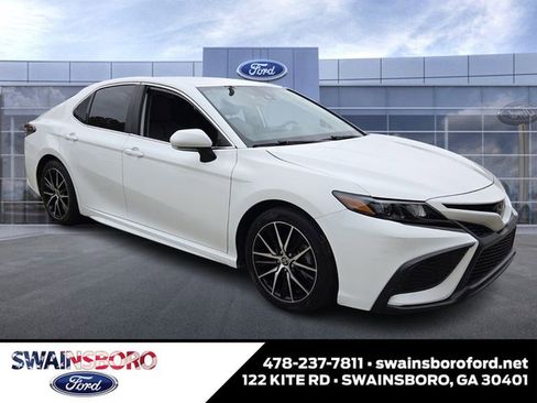 Used 2023 Toyota Camry SE image 1