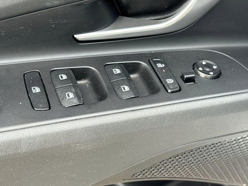 Used 2025 Hyundai Elantra SEL FWD image 14