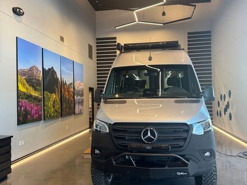 Used 2025 Mercedes-Benz Sprinter 2500 image 3