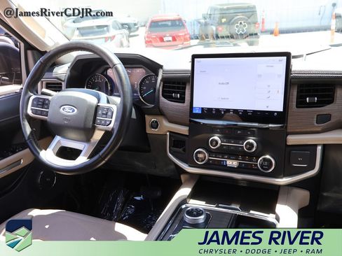 Used 2024 Ford Expedition Limited AWD/4WD image 14