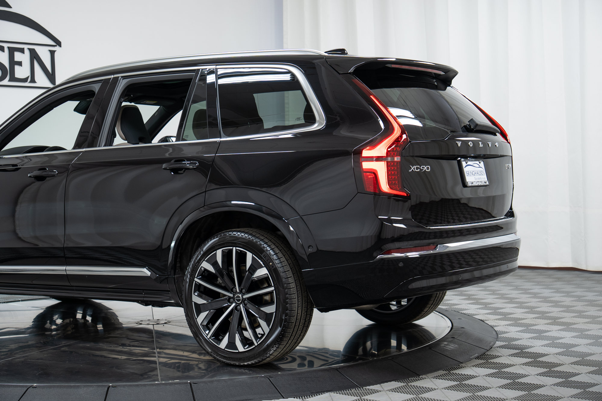New 2026 Volvo XC90 T8 Plus w/ Protection Package Premier AWD/4WD image 30