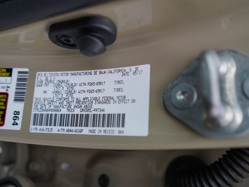 Used 2017 Toyota Tacoma TRD Sport AWD/4WD image 9