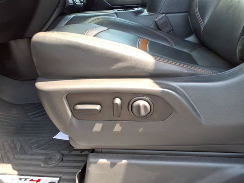 Used 2020 GMC Sierra 3500 AT4 w/ AT4 Premium Package AWD/4WD image 23