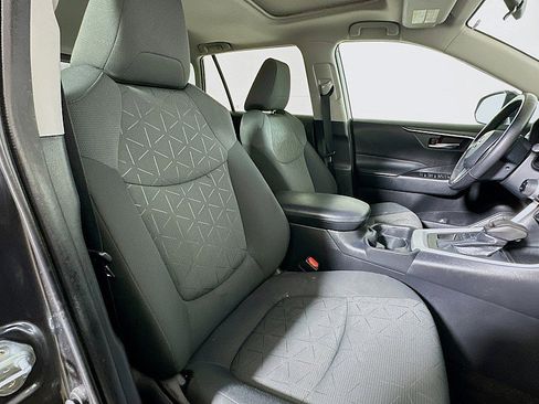 Used 2020 Toyota RAV4 XLE w/ Convenience Package image 26