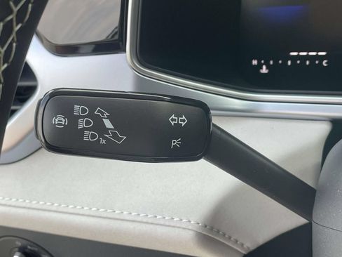 New 2026 Volkswagen Taos SE FWD image 28