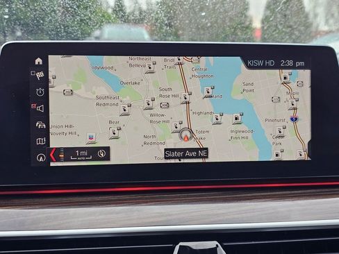 Used 2019 BMW 530e xDrive w/ Premium Package image 14