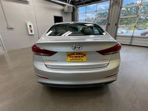 Used 2017 Hyundai Elantra Limited FWD image 4