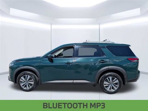 Used 2024 Nissan Pathfinder SL w/ Black Appearance Package FWD image 3
