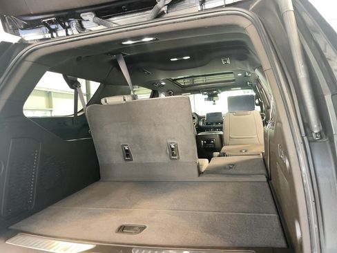 Used 2024 Chevrolet Suburban Z71 w/ Luxury Package AWD/4WD image 29