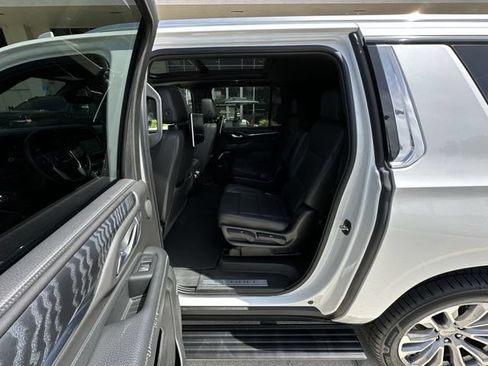 Used 2022 GMC Yukon XL Denali w/ Denali Premium Package AWD/4WD image 31