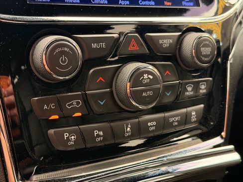 Used 2019 Jeep Grand Cherokee Trailhawk w/ Trailhawk Luxury Group AWD/4WD image 39