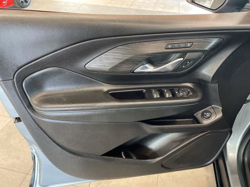 Used 2024 GMC Terrain SLT image 17