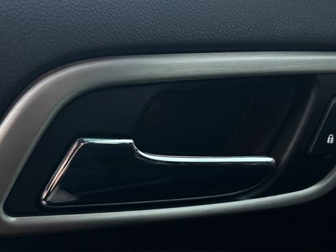 Used 2020 GMC Yukon XL Denali image 43