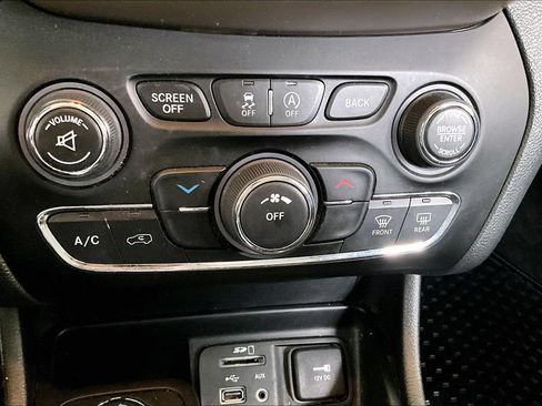 Used 2018 Jeep Cherokee Sport w/ Cold Weather Group AWD/4WD image 15