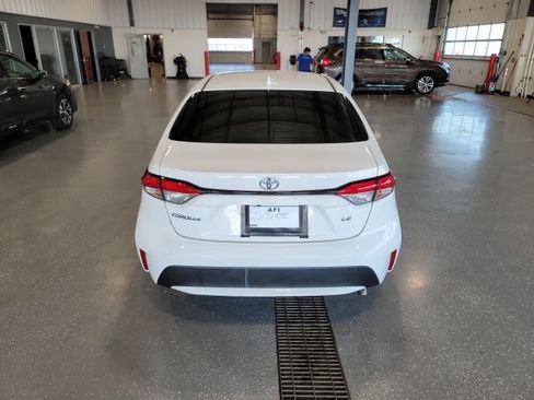 Used 2022 Toyota Corolla LE FWD image 6