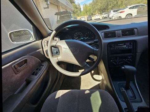 Used 1998 Toyota Camry LE FWD image 25
