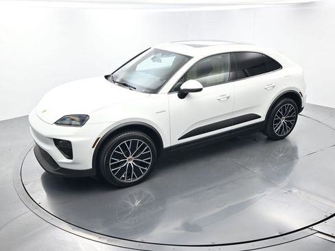 Certified 2025 Porsche Macan Electric RWD image 34