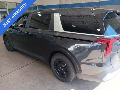 Used 2026 Kia Carnival FWD image 4