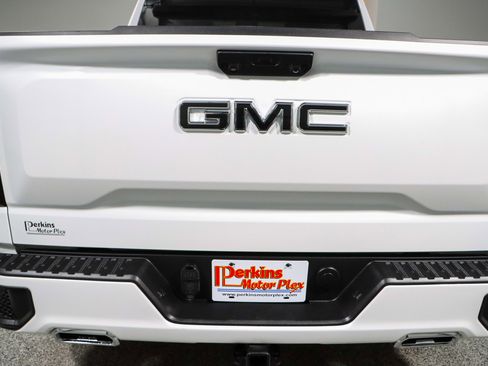 Used 2024 GMC Sierra 1500 Elevation w/ X31 Off-Road Package image 9