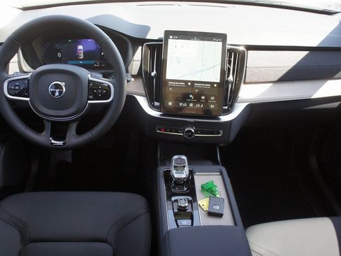 New 2026 Volvo XC90 B6 Plus w/ Protection Package Premier AWD/4WD image 11
