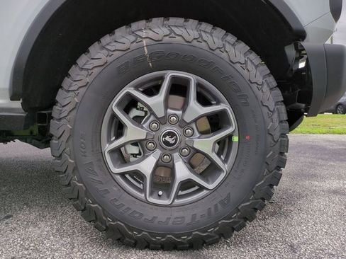 New 2025 Ford Bronco Badlands image 11