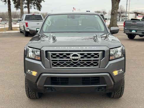 Used 2022 Nissan Frontier SV image 3