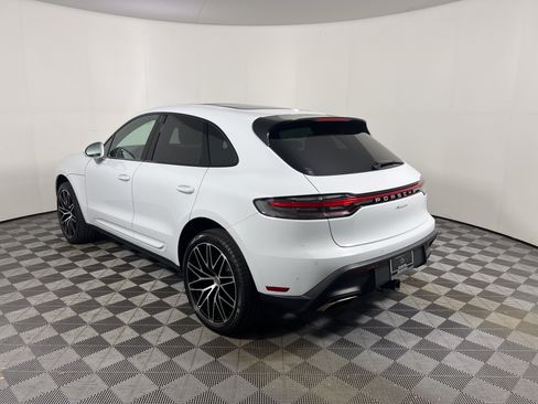Certified 2025 Porsche Macan AWD/4WD image 3