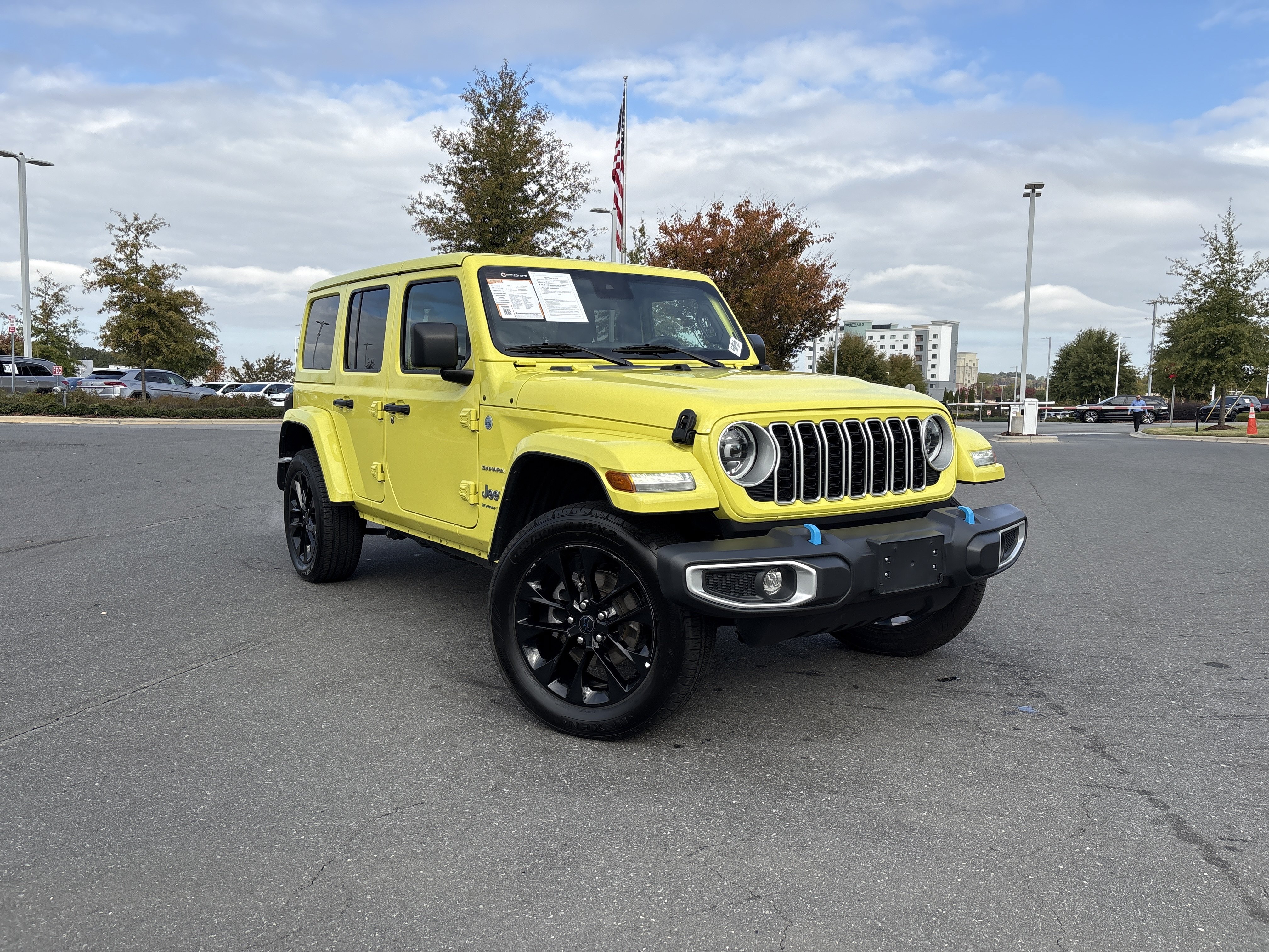 Used 2024 Jeep Wrangler Unlimited Sahara AWD/4WD image 2