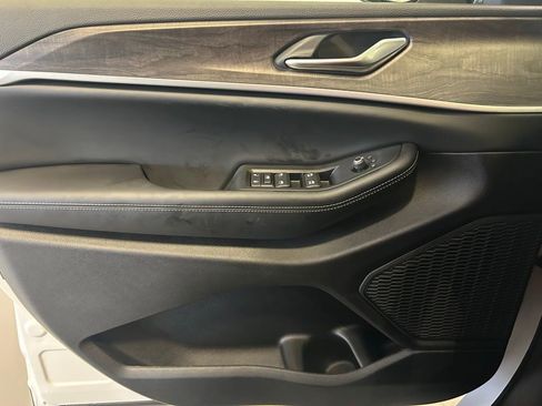 New 2026 Jeep Grand Cherokee Altitude AWD/4WD image 4